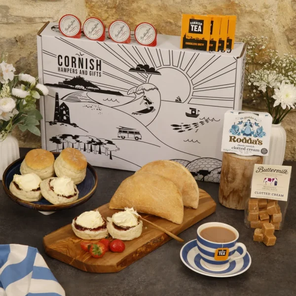 Four-person hamper with gluten-free pasties and cream tea